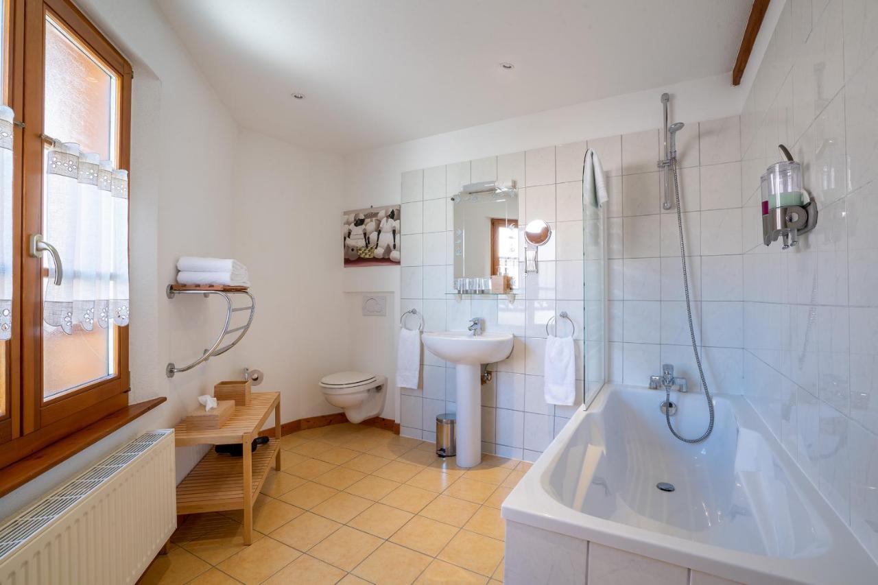 Les Suites - La Cour St Fulrad แซ็ง-อิปโปลีท ภายนอก รูปภาพ